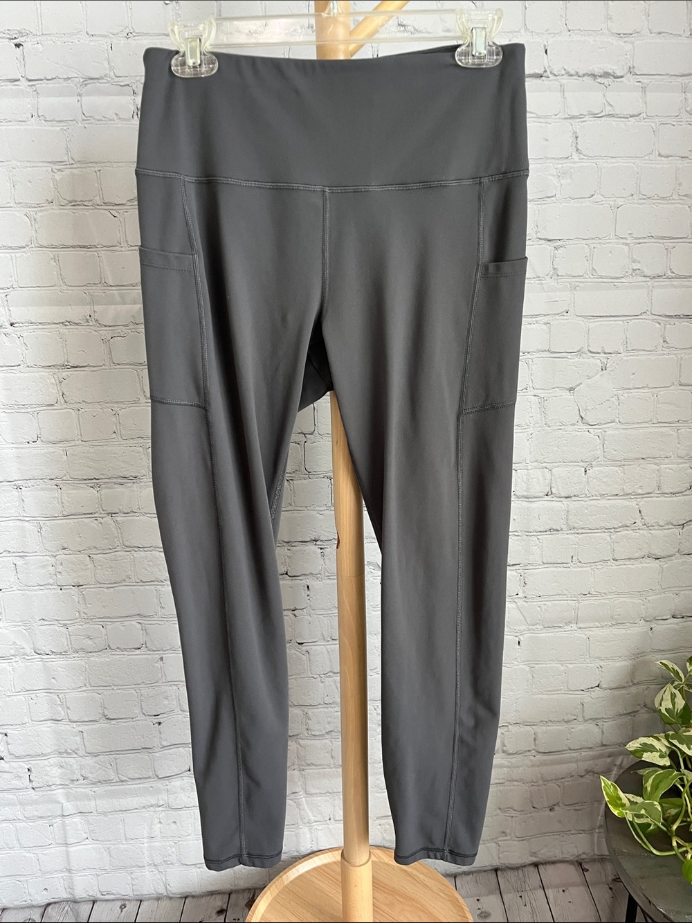 Women's High-Waist Gray Side Pocket Leggings